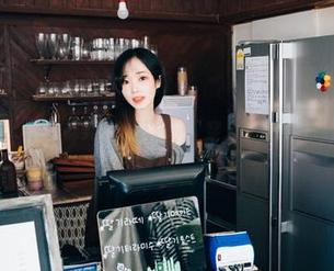 Bambi(밤비)的丝袜美图：什么叫“穿上就变好看”，她就是！