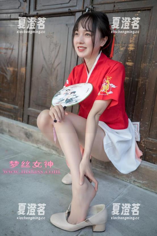MSLASS梦丝女神 - 在观看芷蕾的油光丝袜时，我的视线有点不知所措