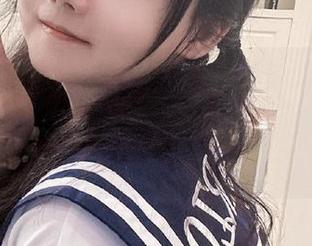 原图中Sayako＿今年4岁吊带的信息量实在太大，资源的搭配让我忍不住想再看一遍！