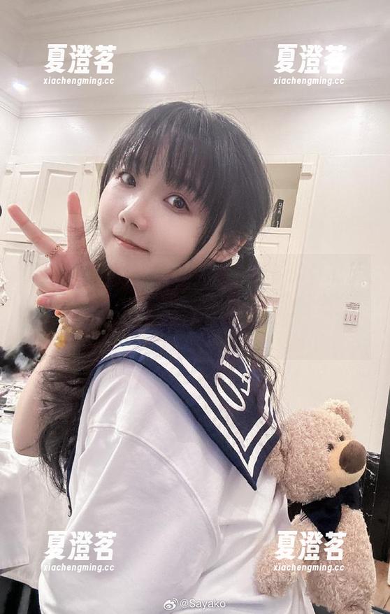 原图中Sayako＿今年4岁吊带的信息量实在太大，资源的搭配让我忍不住想再看一遍！