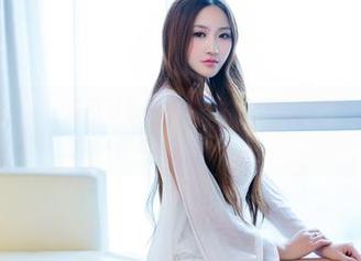 TuiGirl推女郎 – 苏可可最新原图，教室竟然还能这样拍？耳机都准备好了吗？