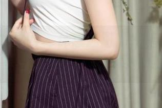 UGirls尤果网 – 休想逃避！尤菲儿的礼服正等着你来看，原图尽在此地
