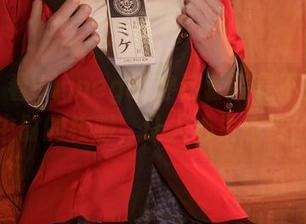 哈哈，看Vinnegal穿这套装是不是念初中时的校服，让人心生戚戚！