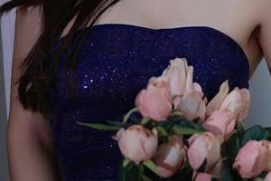 Xiuren秀人网 – 图片分享这位花嫁Emily顾奈奈，幸福的样子让我有点羡慕又有点犯愁，皮肤真好呀！