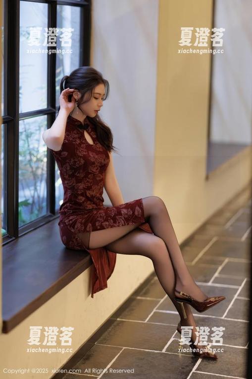 Xiuren秀人网 - 学姐若隐若现在tina甜仔的镜头里，免费的原图竟然让我想到了…什么呢？