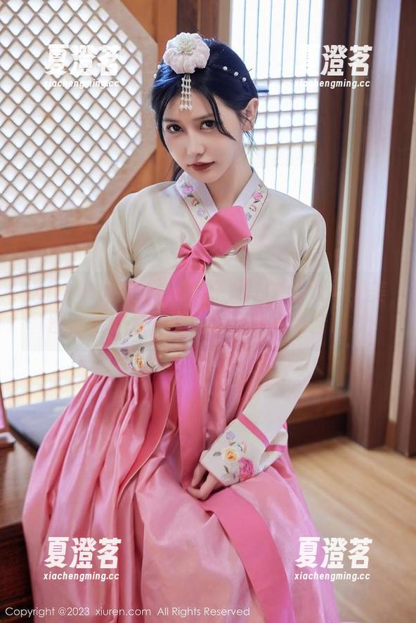 Xiuren秀人网 - 兔子NINA的双马尾美图，真的是一扇让你变宅女的窗口。