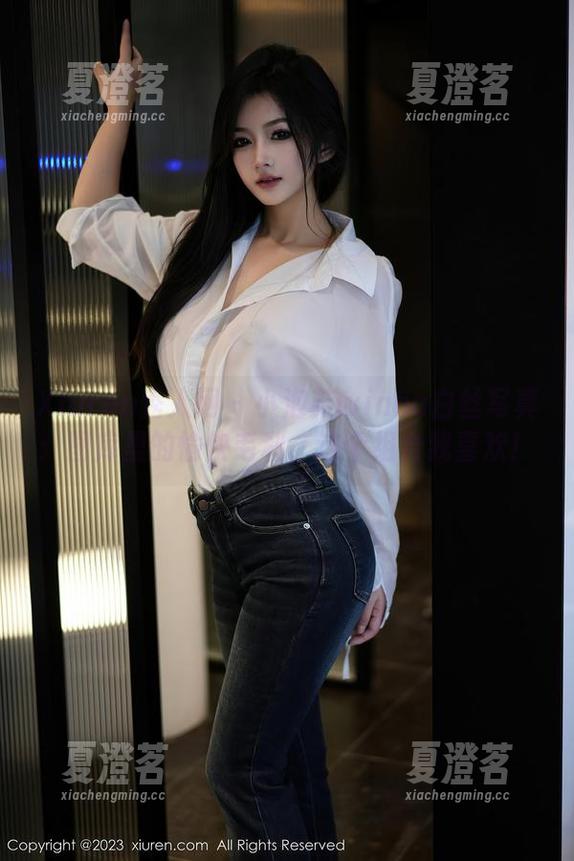 Xiuren秀人网 - 小泡芙winna白丝写真：图库里的愉快毛利，这个组合我喜欢！
