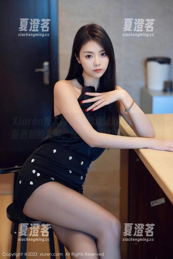 Xiuren秀人网 - 小逗逗泳池图集——水面折射的光影，还有那网络无边的记忆。