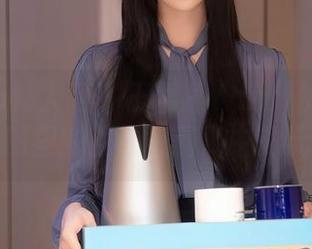Xiuren秀人网 – 王馨瑶Yanni的吊带游戏：原图里的互动，图册中的无尽可能