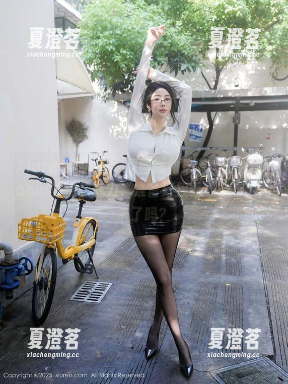 Xiuren秀人网 - 原图福利来袭，王馨瑶Yanni的棉袜魅力，准备好接受‘袜’力冲击了吗？