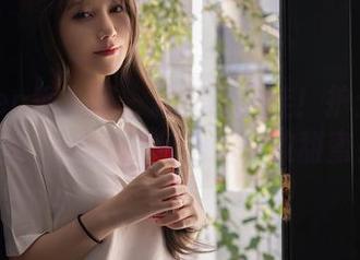Xiuren秀人网 – 就凭甜佳佳！护士范儿满分，美图图包送你急救甜蜜！