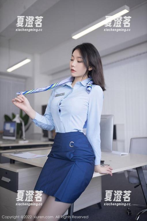 Xiuren秀人网-田兮白 Xiuren秀人网 - 田兮白的新户外图包,福利在哪里,她在草丛里藏了什么吗?(好奇得不行!)