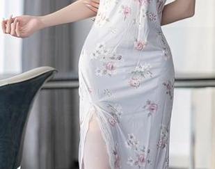 Xiuren秀人网 – 走在校园里，白芷yy的私拍像熬了夜的咖啡，图片透着一股‘我好不容易起来’的气息！