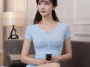 Xiuren秀人网 – 私拍图集：草莓zz与奶牛，和一般的照片不太一样。