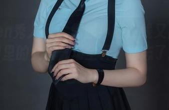 Xiuren秀人网 – 露露小喵在线又出奇招，美图里的女神气场全开，别忘了捂住嘴巴哦！
