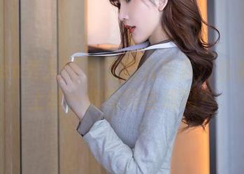 Xiuren秀人网 – 龙雪儿写真：当裤子遇上丝—你觉得合适吗？