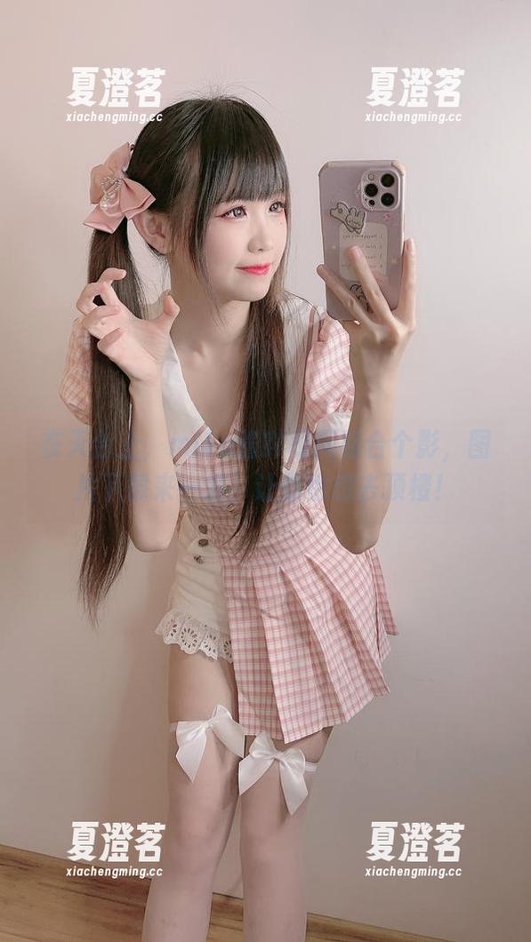 在天台上，miko酱吖和风格合个影，图片下载来一发，让你也想去顶楼！