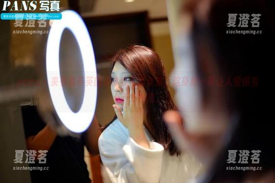 pans - 来看看英英的连体衣写真合集，这身材…真让人觉得有点不知所措。
