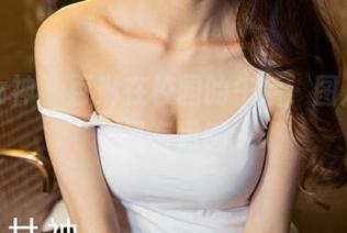 克拉女神 – 百琳在校园的午后，图片里的风有点懒