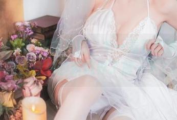 可可老师的私房美图，乍一看就想多看几眼，自拍的新境界了解一下？