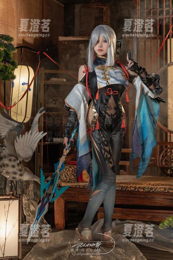咬一口兔娘 咬一口兔娘与她的定制短裙,图片之间透露出一丝甜蜜的暧昧?