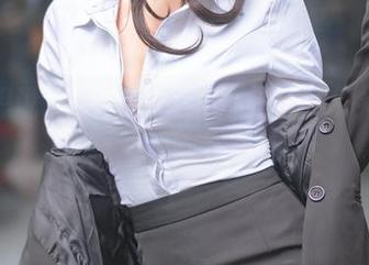 我只想说，坏露露香宝的全套黑旗袍自拍，撞上心里去了