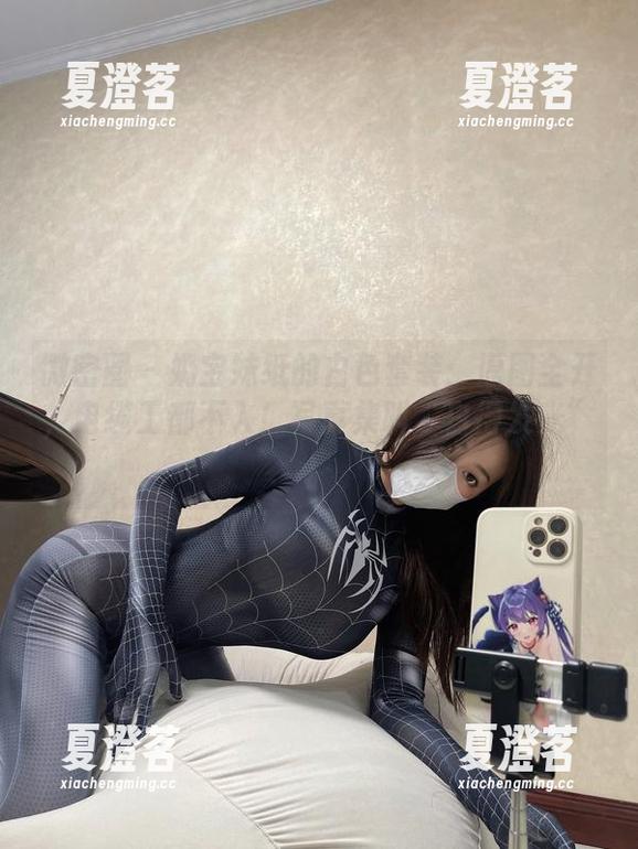 微密圈 - 奶宝妹纸的白色套装：原图全开，电缆工都不入！写真集叫“白得发光”！