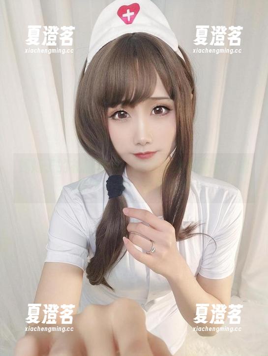 嫣嫣子的礼服写真：谁说披上礼服就不能像个小孩一样耍宝？