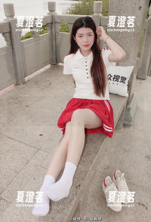 小众视觉-彤彤 小众视觉 - 别低估彤彤的天台,光线不是唯一的主角,原图才最真实。