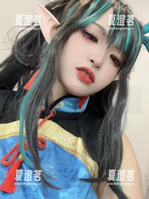 图片中的小和甜酒，为什么她的网袜能强烈吸引我的目光？