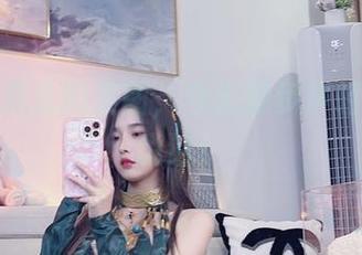 小小奶瓶儿的美图，今天脚步声轻到不敢说话！