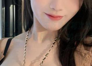 微密圈 – 更新通知！小玉吃果冻再次挑战黑色睡衣，不愧是“家居之美”的代言人。