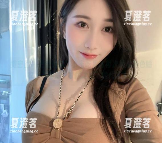 微密圈 - 更新通知！小玉吃果冻再次挑战黑色睡衣，不愧是“家居之美”的代言人。