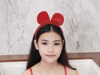 尤物馆 – 遇见FoxYini孟狐狸与她的丝袜，在图库的小窝里就是我的快乐时光。