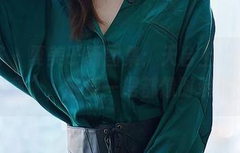 尤蜜荟 – 夏美子新图集：天台上的“即兴创意”，随便一摆都像时装秀。