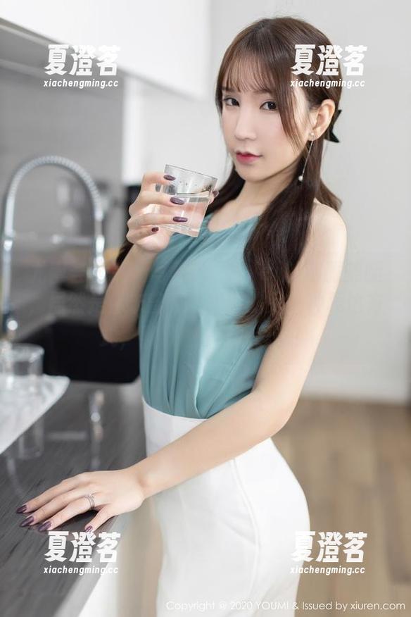 尤蜜荟-玥儿玥er 尤蜜荟 - 高清写真:玥儿玥er的制服美腿,居然是你未曾见过的腿的另一种表达方式,默默覺得不可思议!