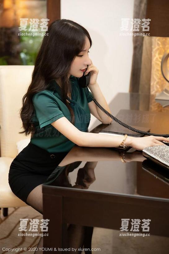 尤蜜荟 - 玥儿玥er的图片里，白衬衫成了一把双刃剑，幸福与嫉妒齐飞！