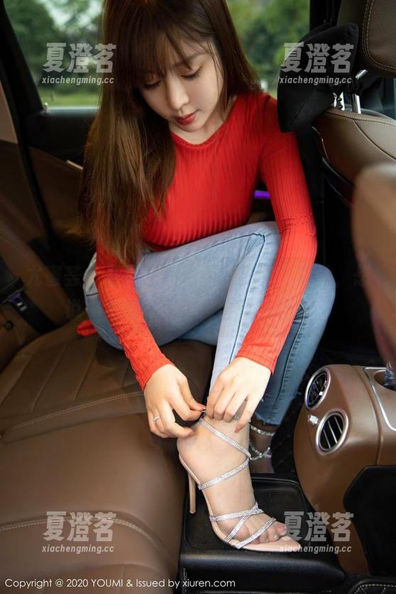 尤蜜荟 - 看筱慧的最新“少女”照片，想说，她的裙子好像会自己跳舞。