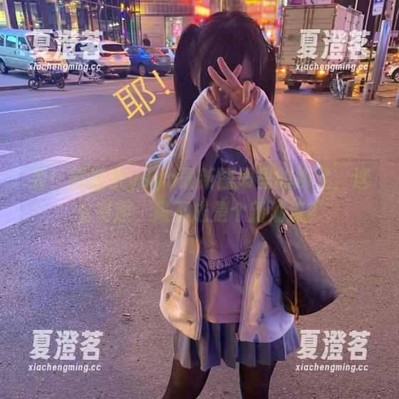 看！摇摇乐yoyo最新图册里的裸足，这么有趣，难不成是个新潮流？