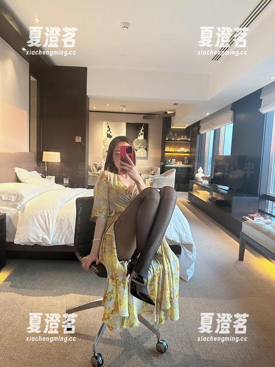 微密圈 - 果儿Victoria的写真新解：半腿肉丝，打破传统的腿部美学！