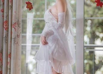 樱落酱w的Nikke胜利女神·爱丽丝，根本停不下来，连我都想把她的照片挂上墙！