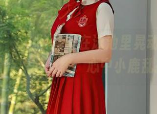 秀人网 – Yomi悠蜜在泳池里晃动，福利部最新原图上线，心中小鹿乱撞。