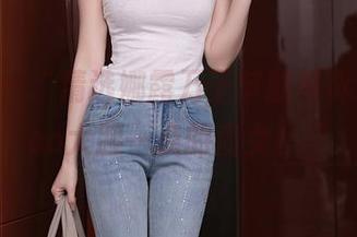 秀人网 – “精选娜露万圣节的写真集：yooo大胆一点的魔女！“