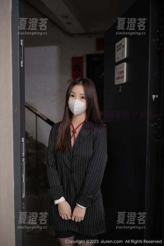秀人网 - 这一刻，汐汐爱吃草莓的少女写真在网盘里等你！