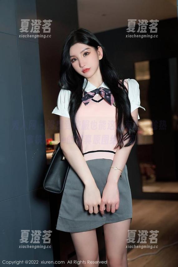 秀人网 - 没想到校服也能这么有型，趁热拿铁latte的写真原图给你惊喜！