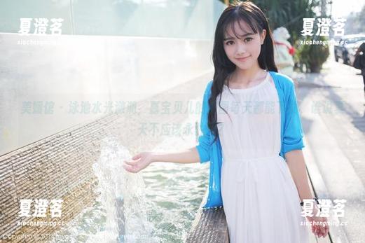 美媛馆 - 泳池水光潋滟，嘉宝贝儿的美图每天都能下载，谁说夏天不应该永驻呢？