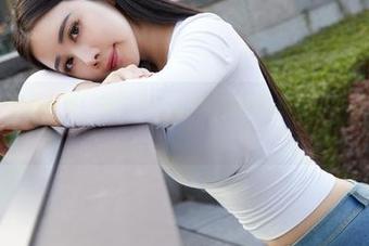 蜜桃社 – 居家合集：缇娜美Tinami发现电视旁边可以当个拍照地！