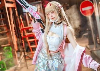 另类视角，蜜汁猫裘成了师匠教师框架里的主角写真的玩心