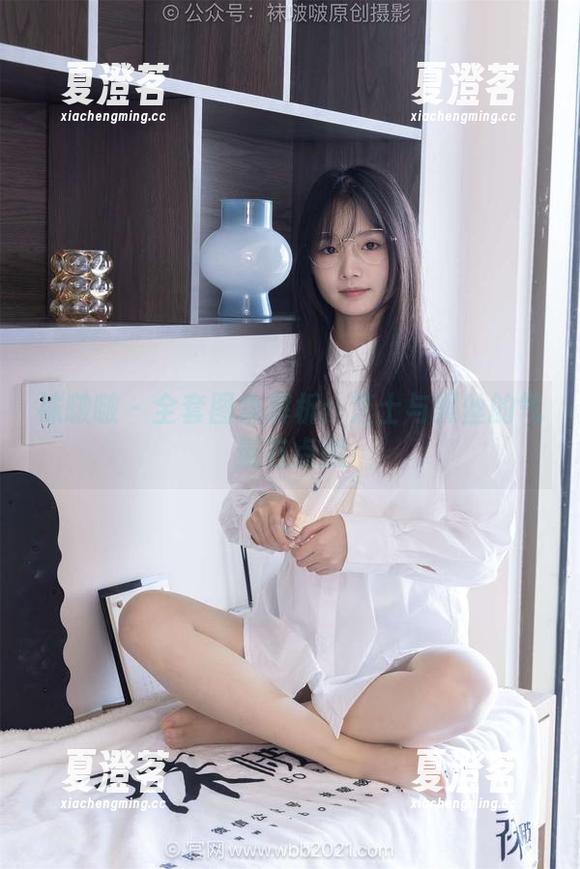 袜啵啵 - 全套图集解析：芝士与黑丝的气氛有点燃