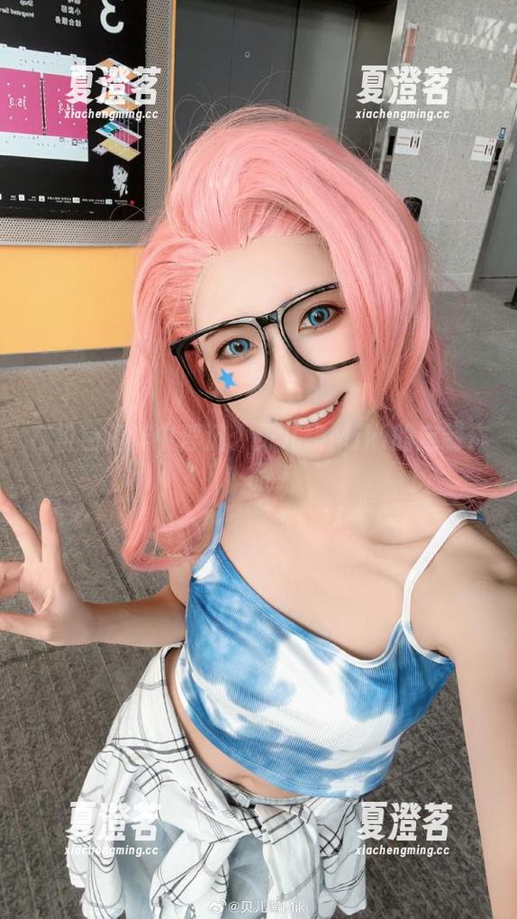 在粉色海洋中浮沉：贝儿酱Miki的定制作品